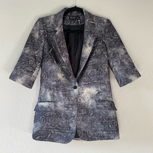 Elizabeth & James Gray Acid Wash Tie Dye Brocade Half Sleeve Blaze - Picture 2 of 9